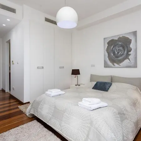 Akrotiriou Deluxe Akrotírion